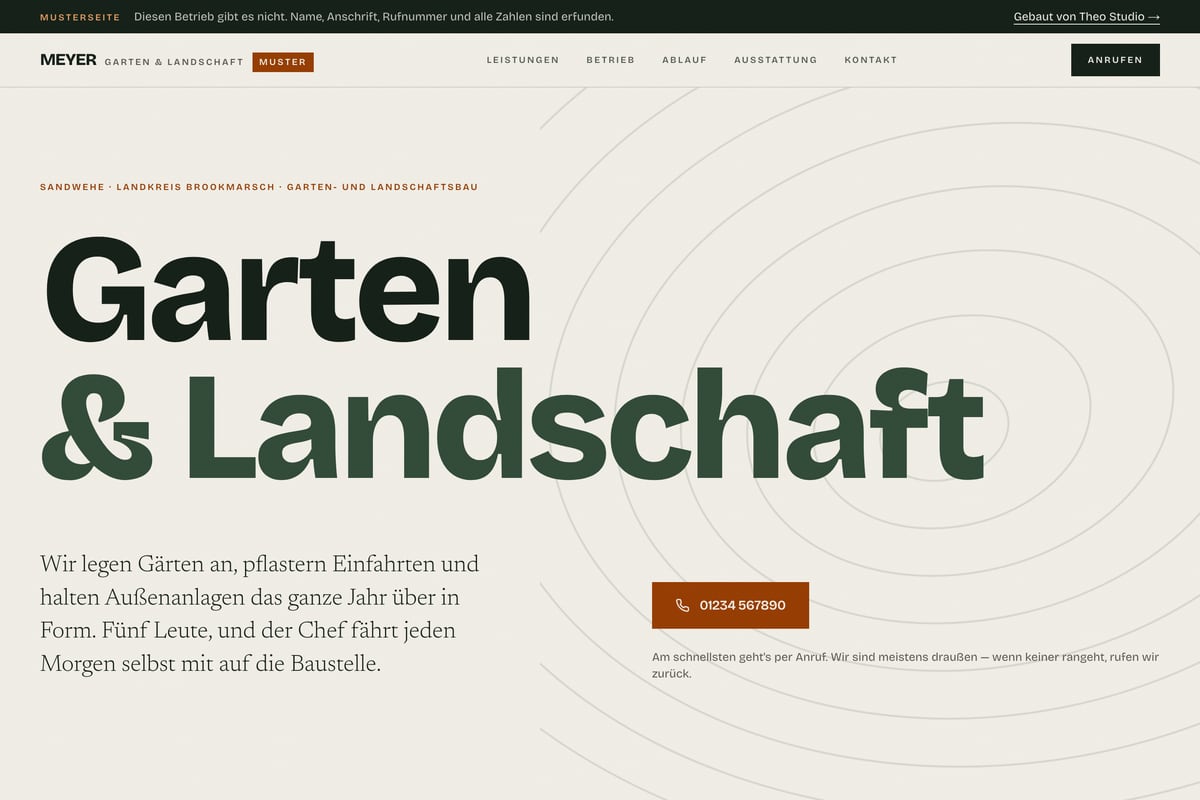 Startseite der Musterseite für einen Garten- und Landschaftsbau: großer Schriftzug, Rufnummer als Knopf, Musterhinweis über dem Kopf